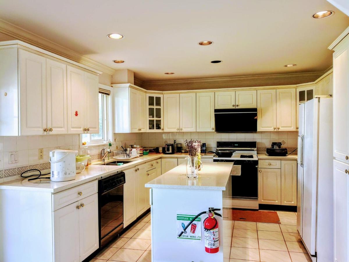 Great Guest Suite In A Gorgeous House New Westminster Exterior foto